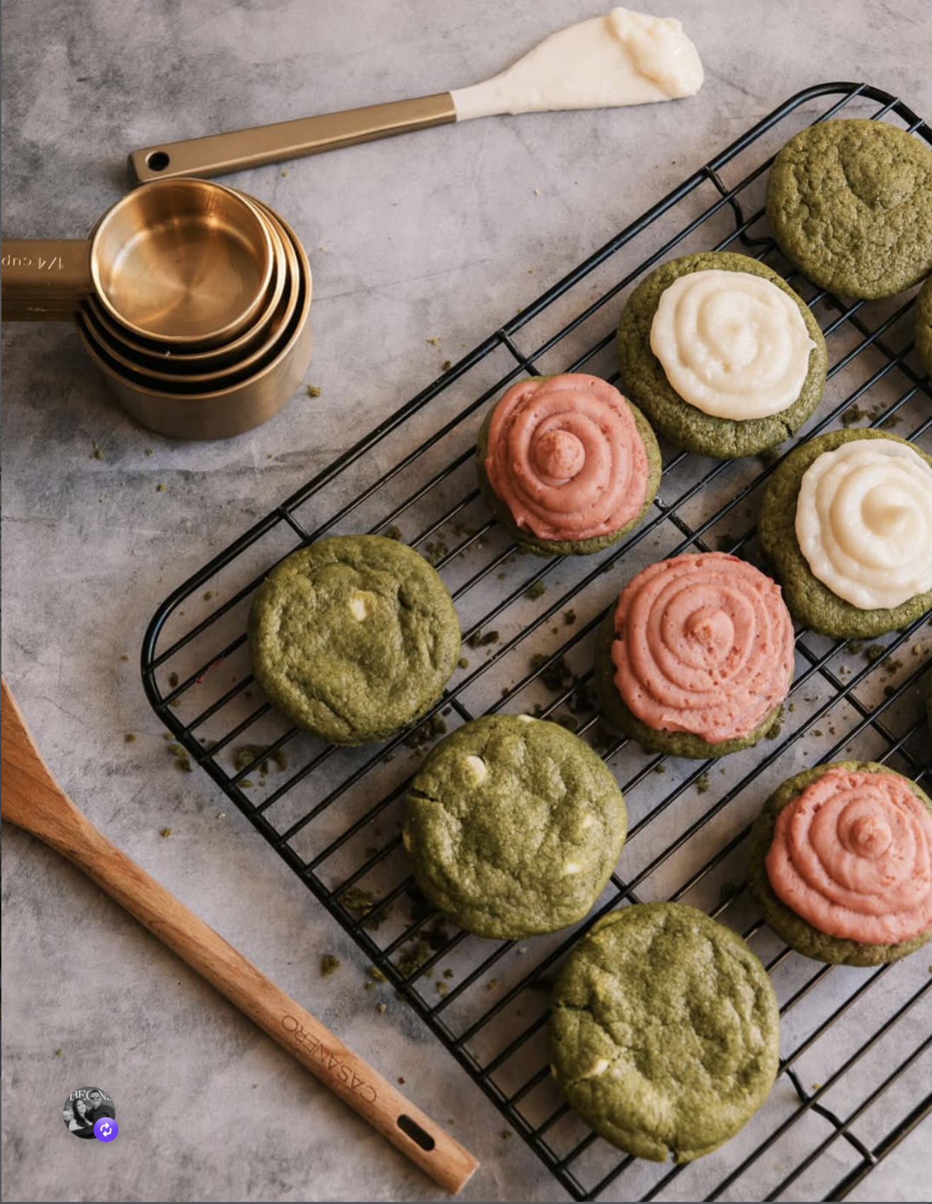Las Galletitas de Cloette cookies on a cooling rack